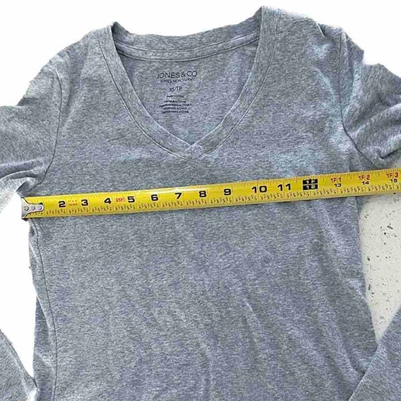 Jones & Co Jones New York Long Sleeve Basic Top Womens XS Gray V-Neck - Picture 4 of 6
